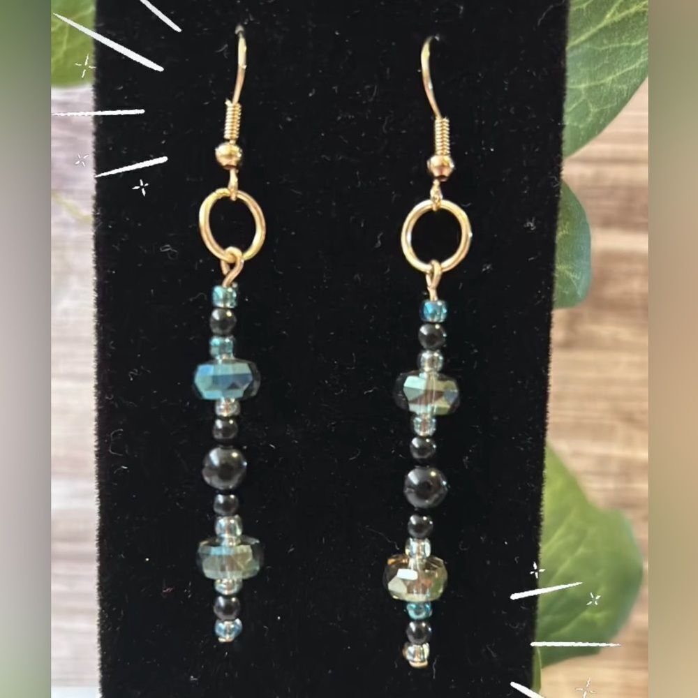 HOT NEW ITEM 🔥 Glass and Crystal beaded hand crafted earrings
